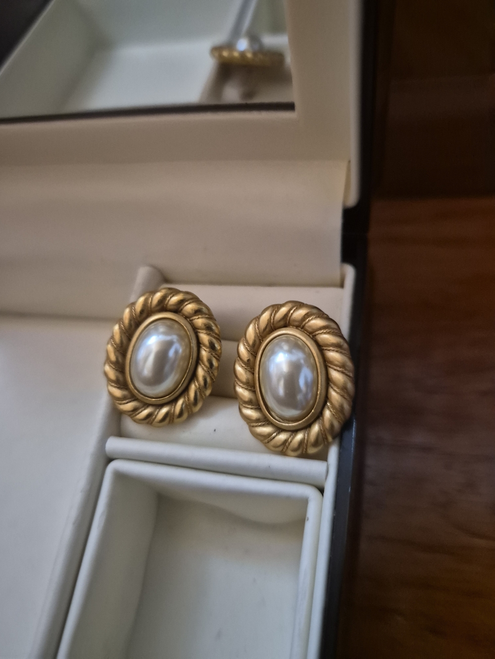 Vintage Carolee Gold Rope-Edge Pearl Oval Earrings